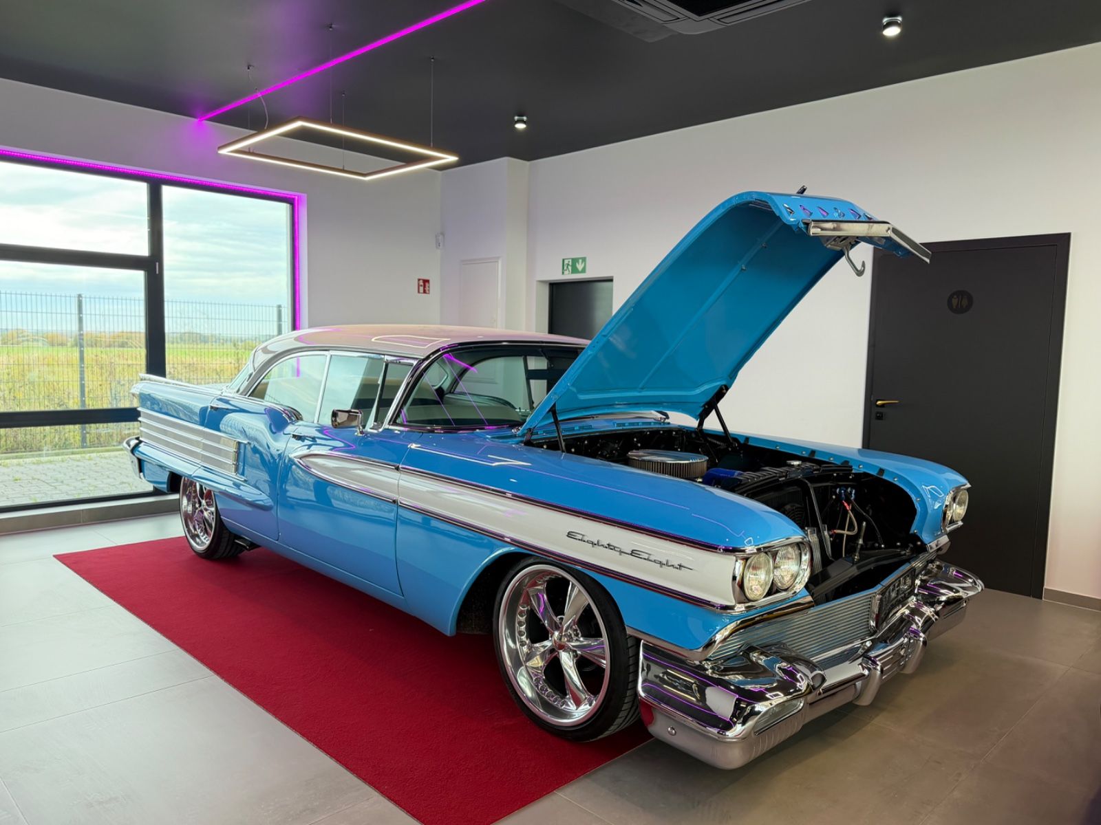 4-Door Holiday Sedan Super 88